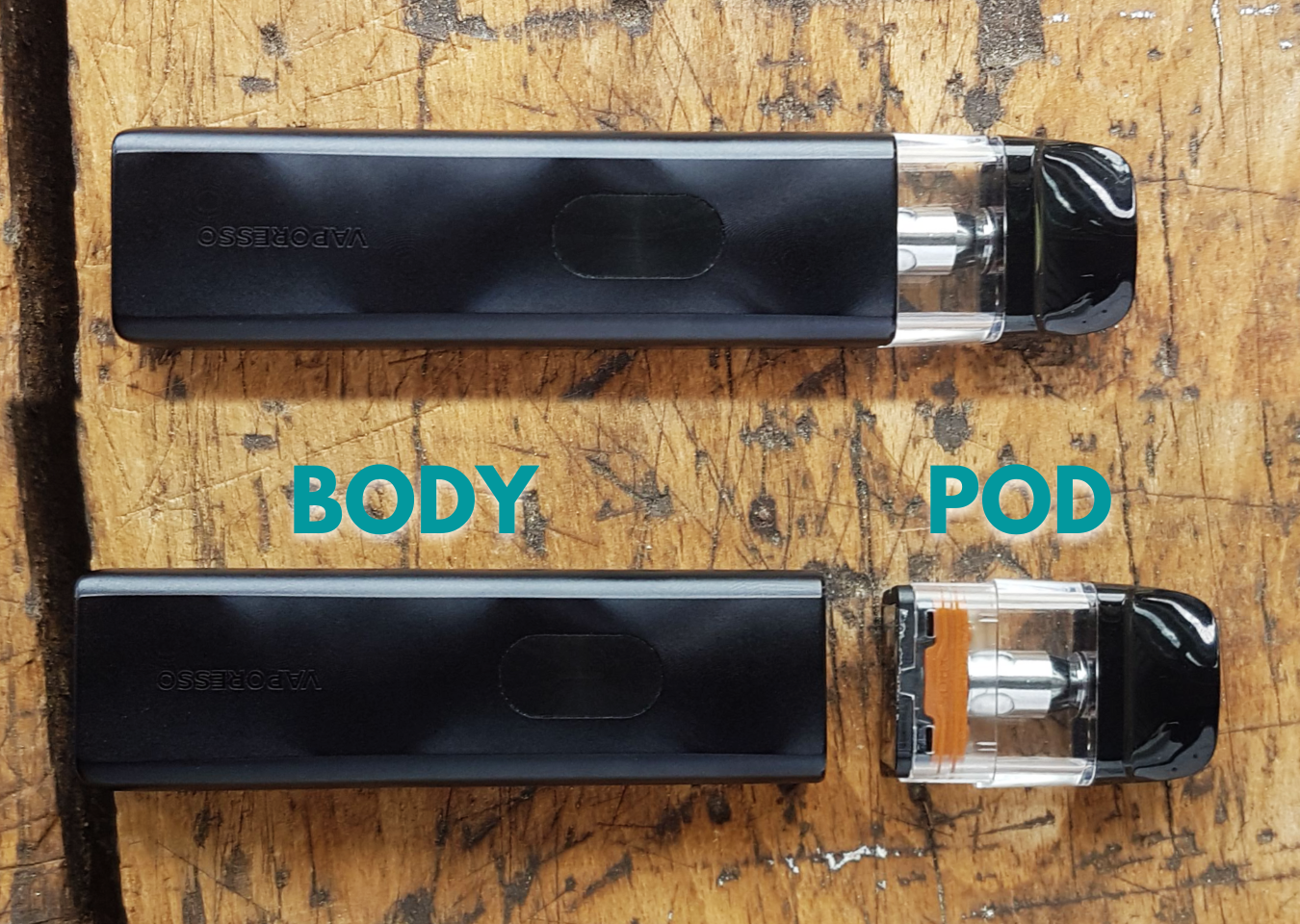 Ein einfaches Pod Kit, einmal zusammengesetzt, einmal Body und Pod getrennt